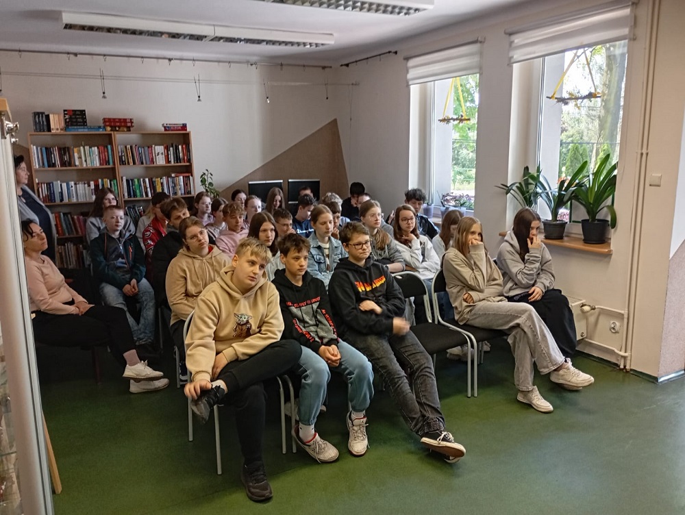 Tydzień Bibliotek w Orzeszu rozpoczęty! Gościem był Krzysztof Piersa