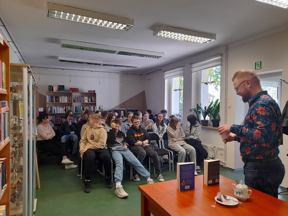 Tydzień Bibliotek w Orzeszu rozpoczęty! Gościem był Krzysztof Piersa