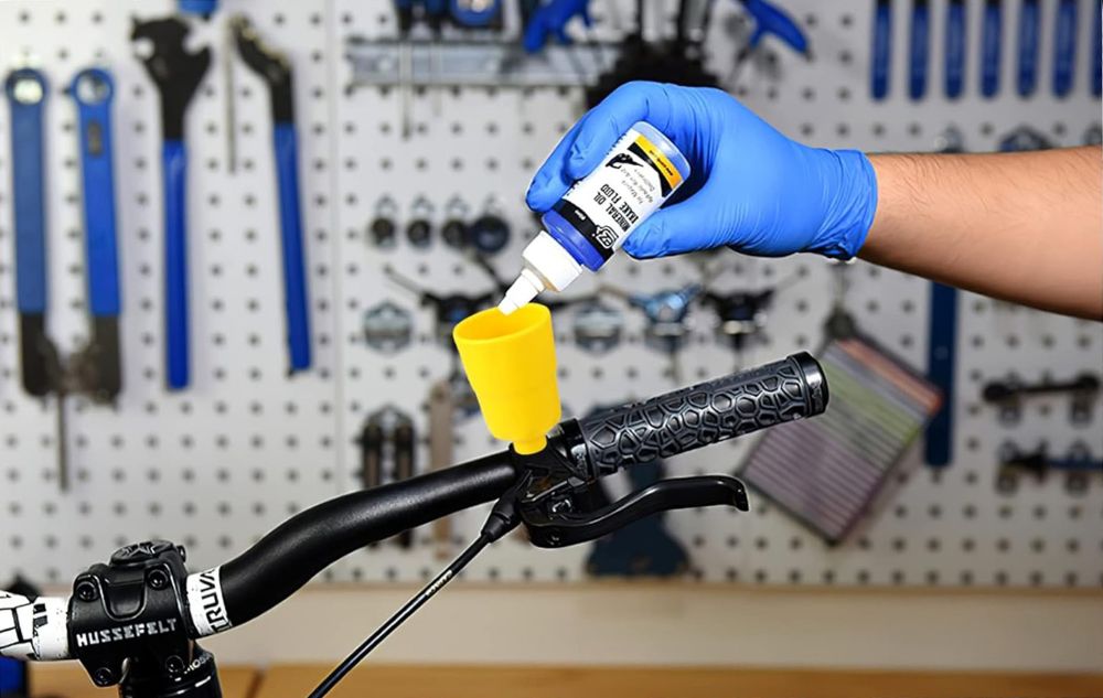 Odpowietrzanie hamulców rowerowych. Przegląd zestawów, które warto mieć w garażu