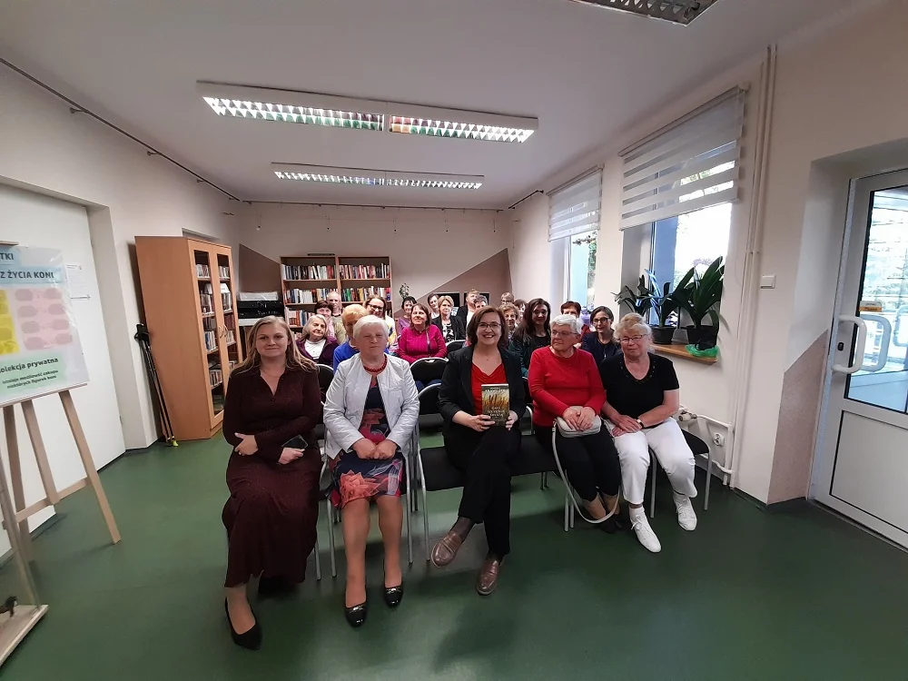 Agnieszka Krawczyk w Orzeszu – spotkanie z pisarką w ramach Tygodnia Bibliotek