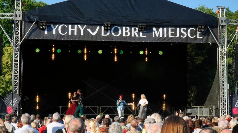 Senioriada jakiej jeszcze nie było – tyscy seniorzy bawili się pod Żyrafą