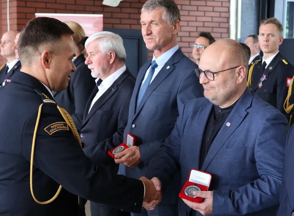 Dzień Strażaka w Mikołowie – burmistrz Orzesza uhonorowany medalem KSRG