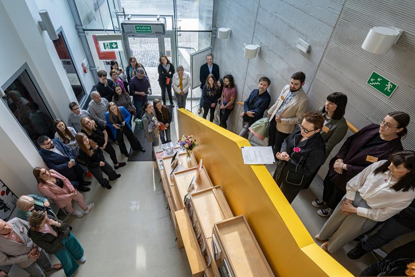 Jubileuszowa wystawa „20 lat w ruchu” otwarta podczas Tyskiej Nocy Muzeów 2025