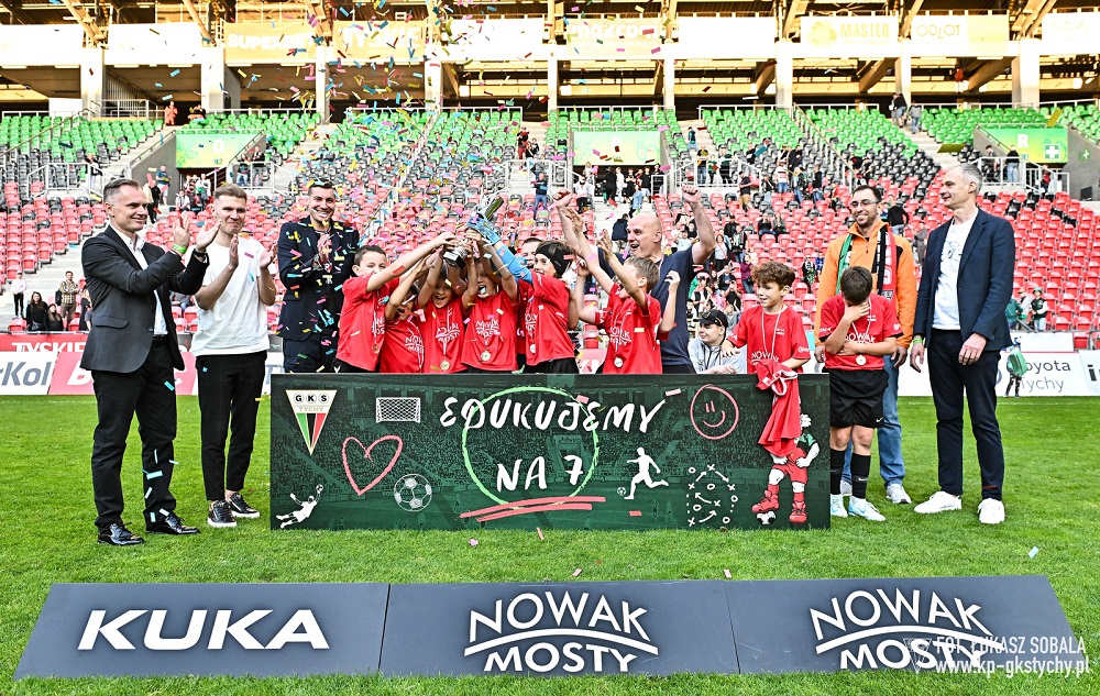 Mali Mistrzowie ze Szkoły Podstawowej nr 14 w Tychach wygrali turniej Edukujemy na 7!