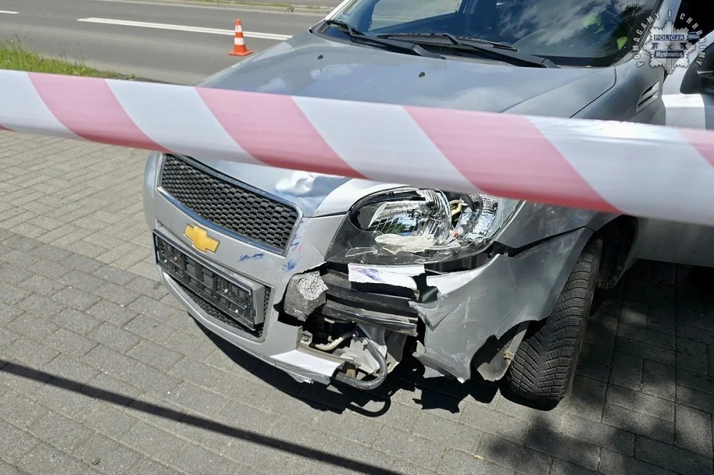 Groźny wypadek na ul. Dzierżonia w Mysłowicach – motocyklista trafił do szpitala