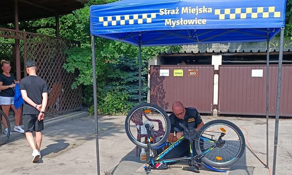 Straż Miejska znakuje rowery w Parku Słupna – sprawdź, co zabrać na znakowanie