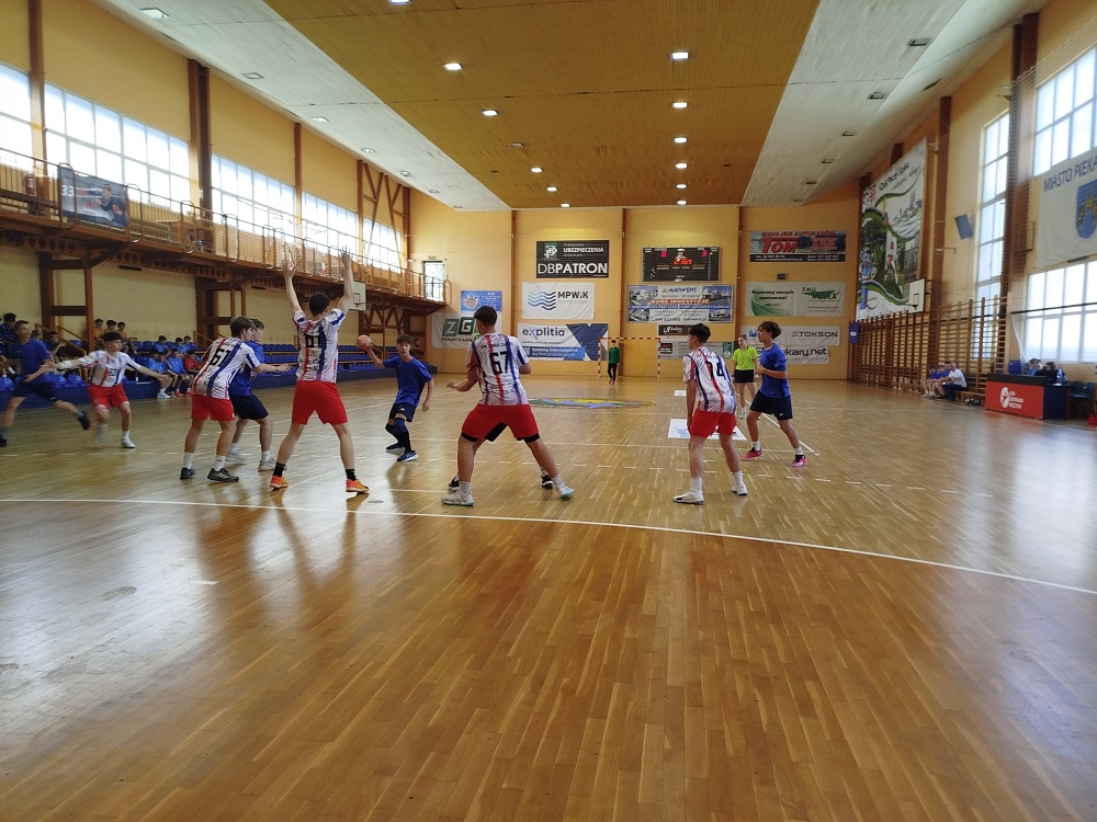 Emocjonujący półfinał igrzysk młodzieży w Piekarach – MSP 13 na podium