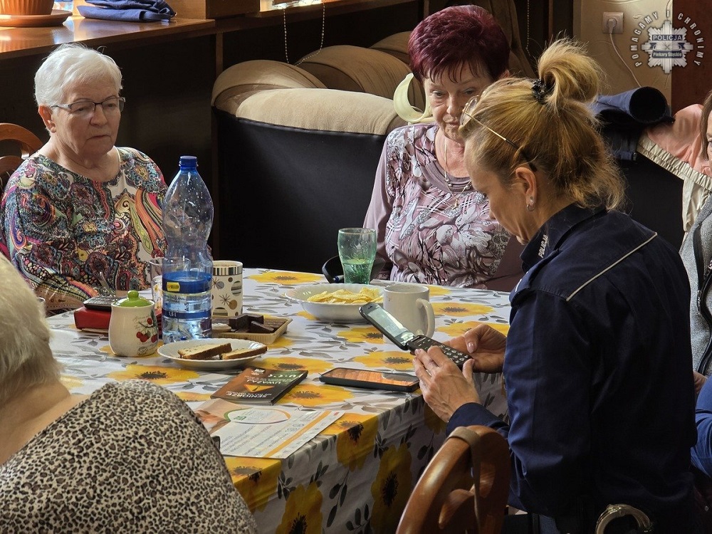 Spotkanie z seniorami w Piekarach Śląskich: Bezpieczeństwo na pierwszym miejscu