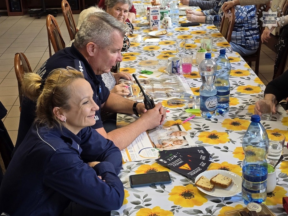 Spotkanie z seniorami w Piekarach Śląskich: Bezpieczeństwo na pierwszym miejscu