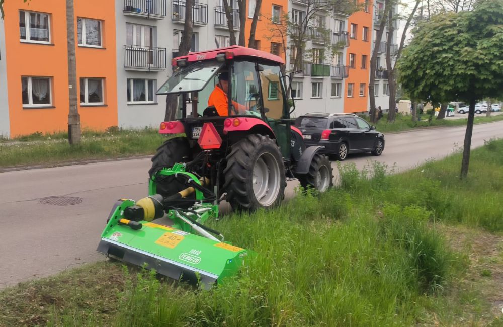 ZGK Piekary Śląskie modernizuje park maszynowy: Nowa kosiarka bijakowa