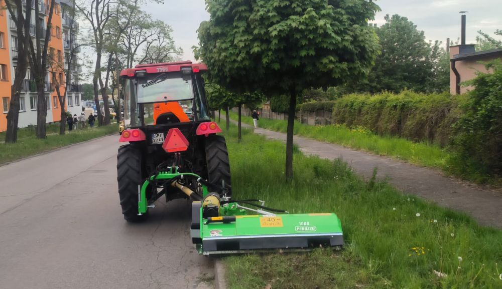 ZGK Piekary Śląskie modernizuje park maszynowy: Nowa kosiarka bijakowa