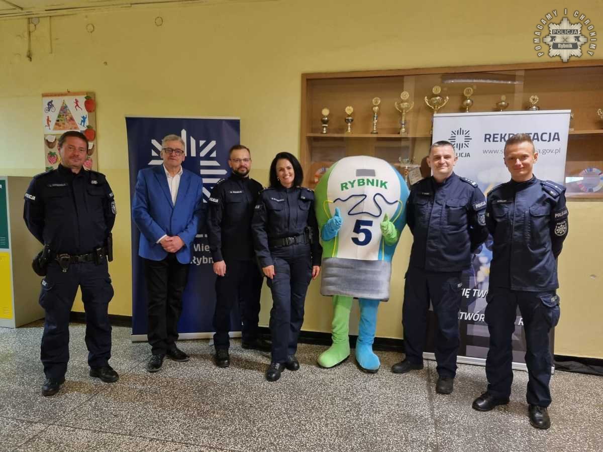 Technikum w Rybniku otwiera klasę mundurową – młodzież ma szansę na karierę w policji