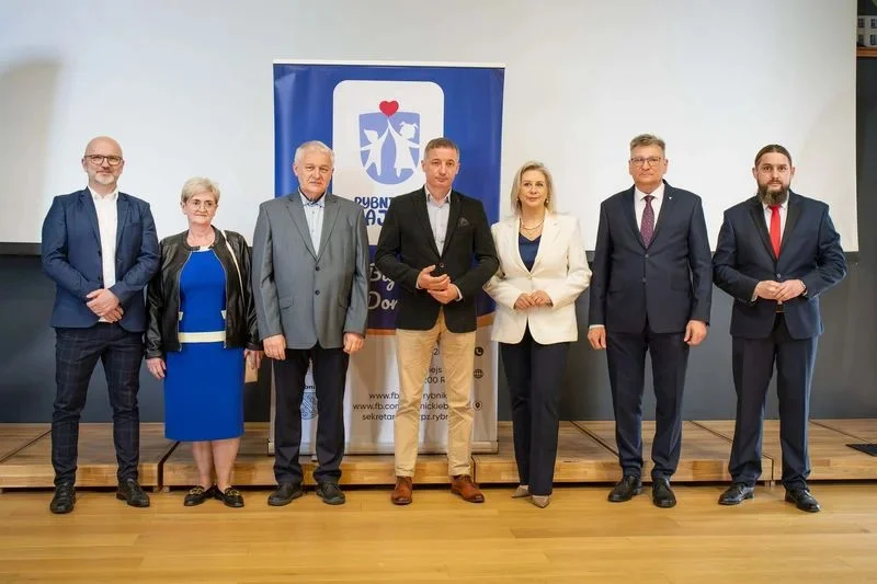 Rybnickie Bajtle w szkole: Konferencja o pieczy zastępczej