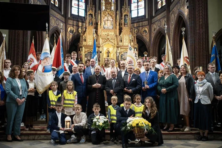 Coroczne spotkanie szkół im. Jana Pawła II w rybnickiej bazylice