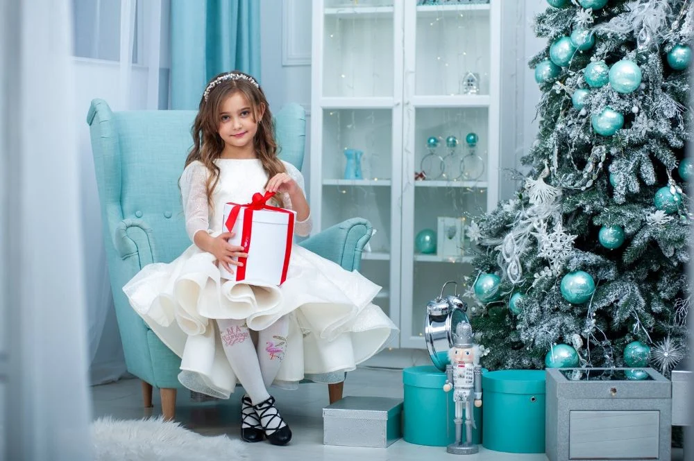 Jak wybrać idealną sukienkę świąteczną dla dziewczynki?