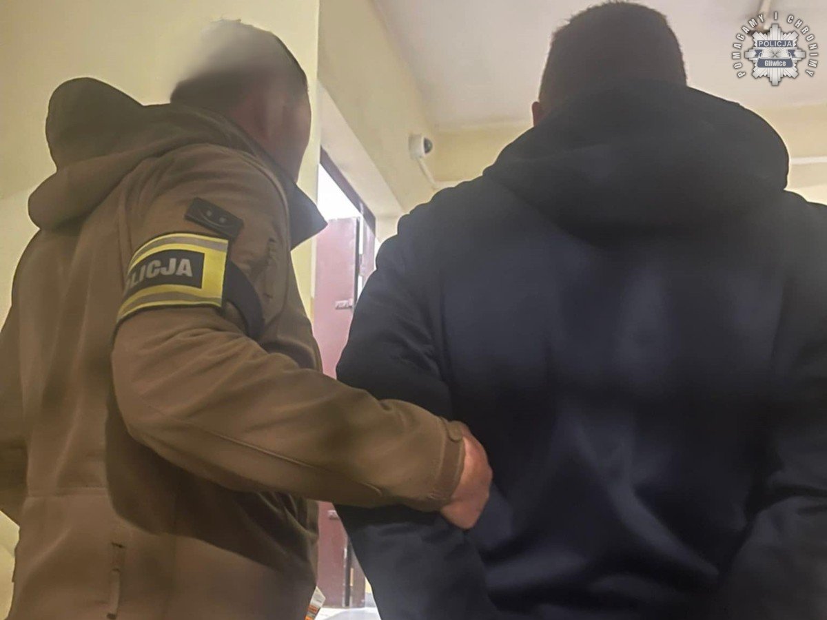 Zaatakowali na przystanku autobusowym. Gliwiccy mundurowi zatrzymali sprawców rozboju