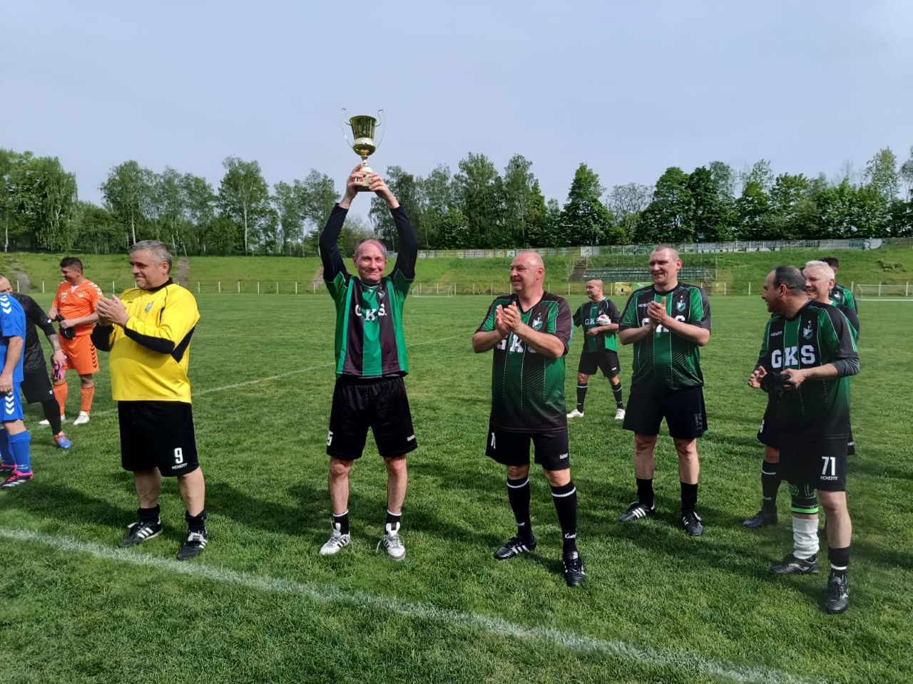 Oldboje Szombierek Bytom zagrali towarzyski mecz z okazji Święta Konstytucji 3 Maja [FOTO]