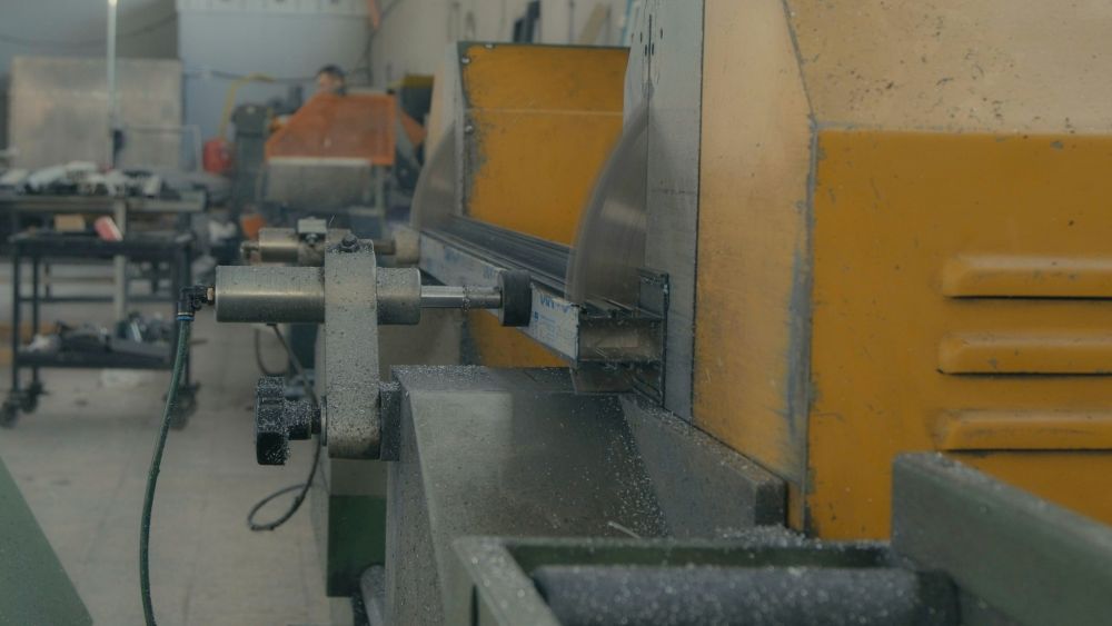 Jakie taśmy tnące wybrać, aby zwiększyć wydajność pracy?