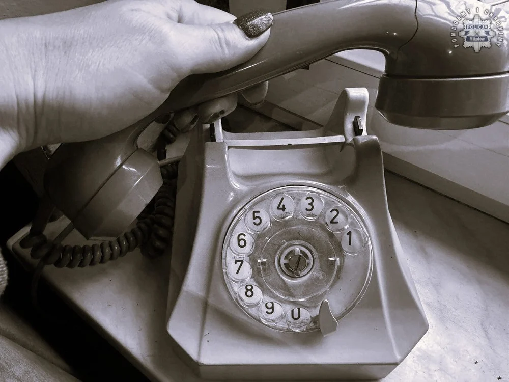 Oszustwo na pracownika banku – 61-latka straciła ponad 20 tysięcy złotych