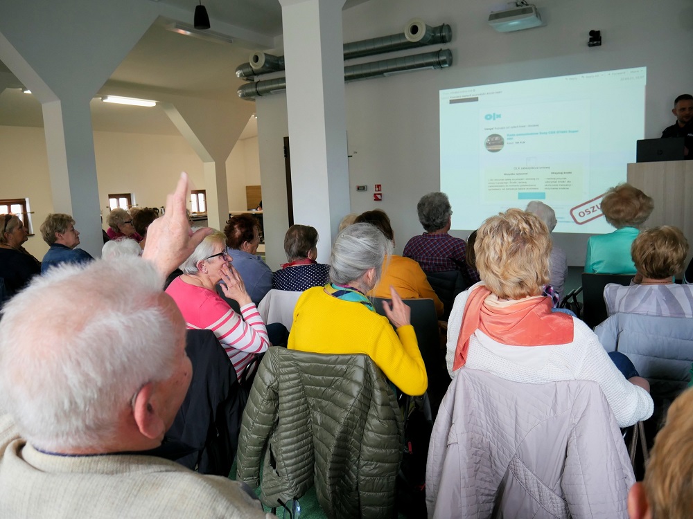 Debata „Senior w wirtualnym świecie” – edukacja i bezpieczeństwo w Mikołowie