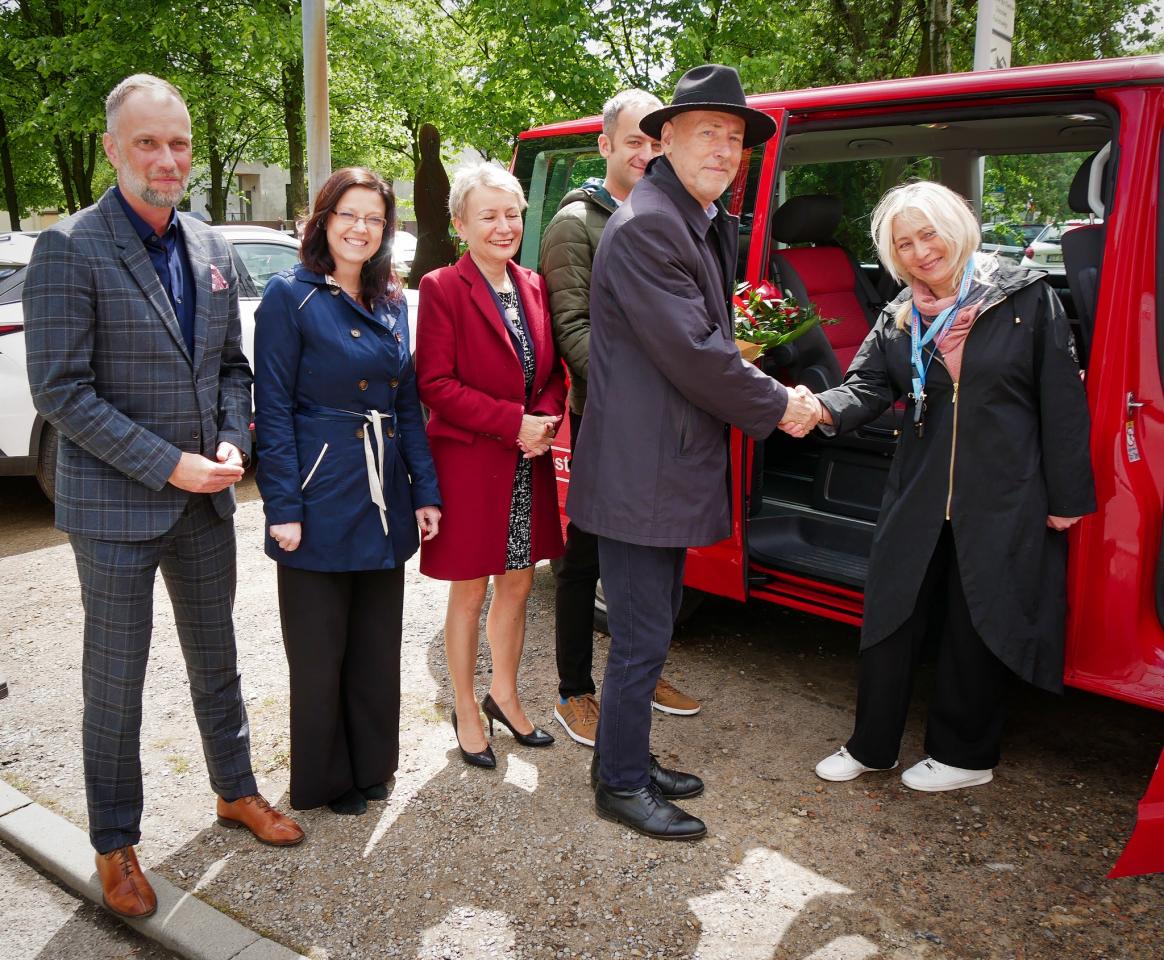 Nowy bus dla Domów Dziecka w powiecie mikołowskim 7