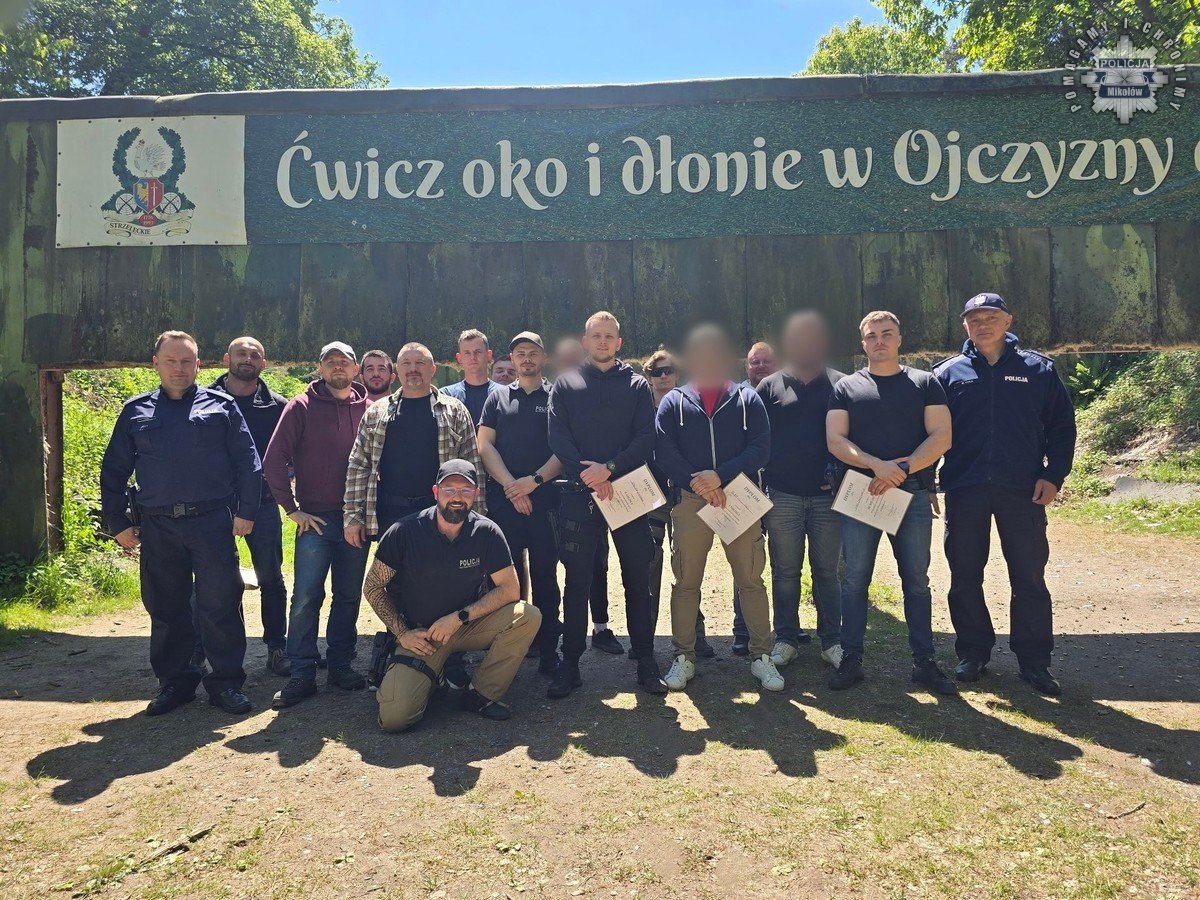 Policjanci z Mikołowa sprawdzili swoje umiejętności podczas zawodów strzeleckich