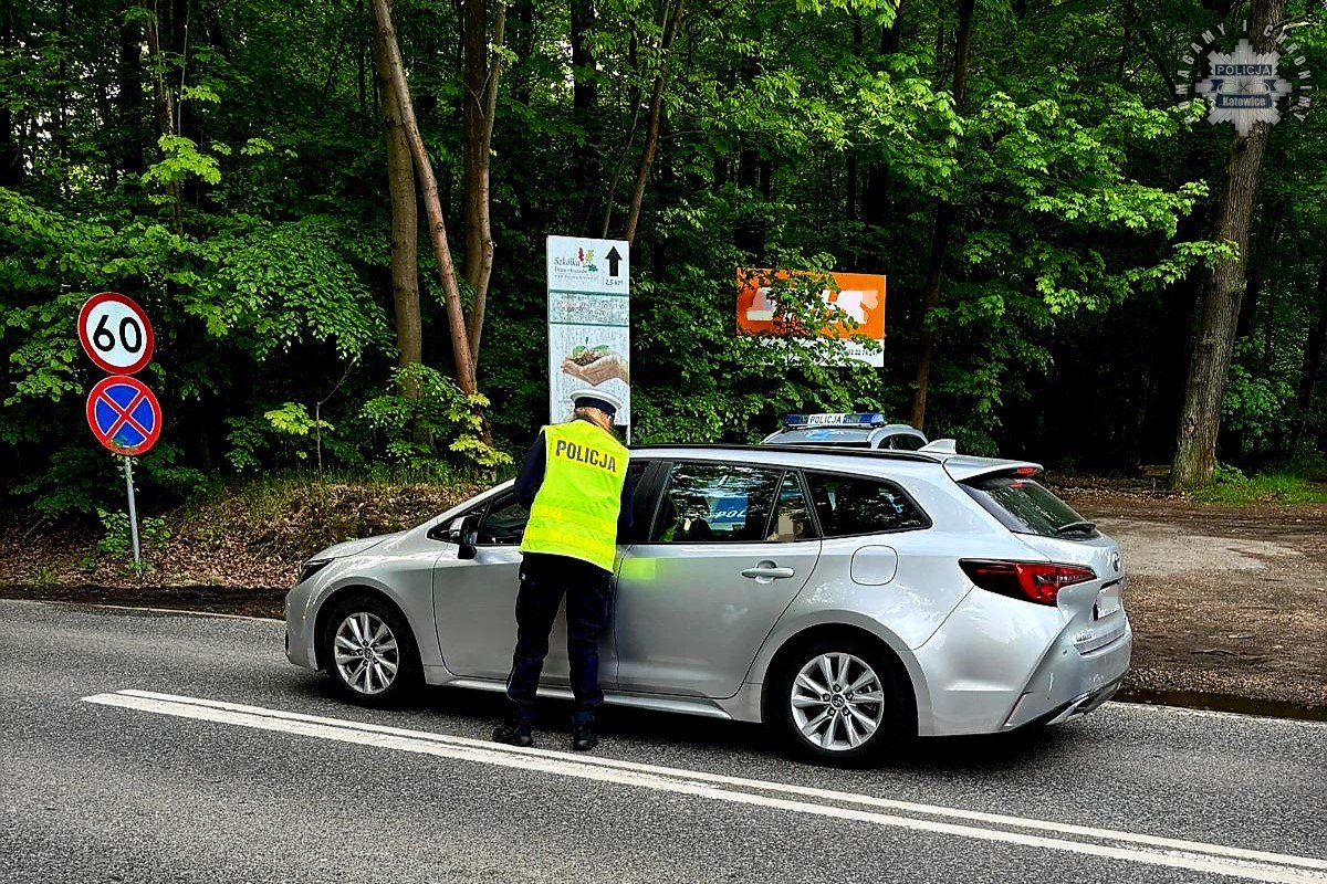 Nietrzeźwy w koparko-ładowarce. Katowicka drogówka miała pełne ręce roboty