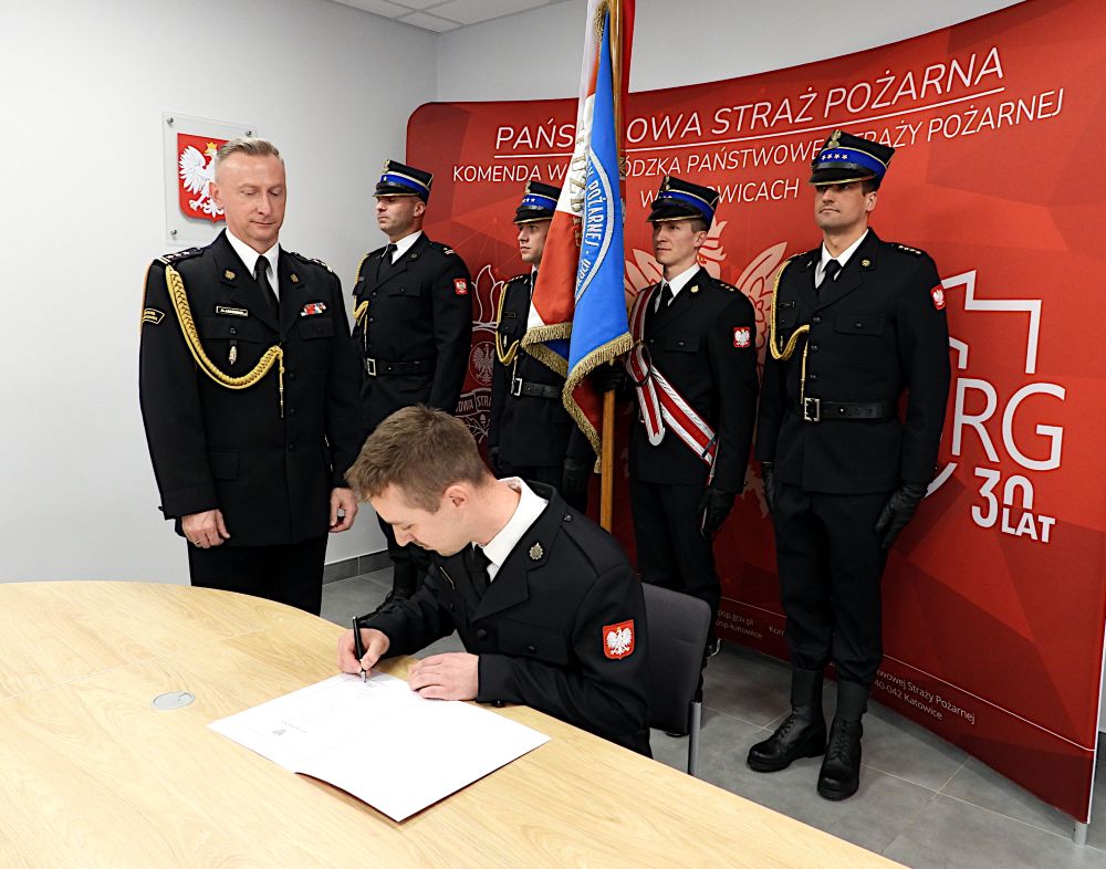 Nowy strażak w szeregach PSP – uroczystość w Katowicach