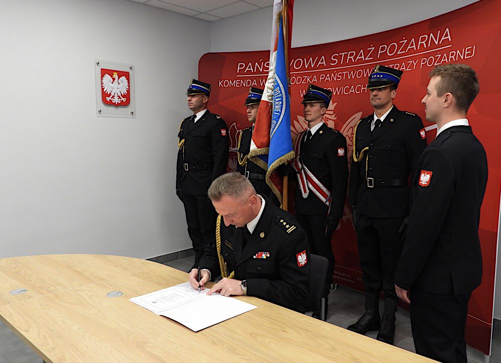 Nowy strażak w szeregach PSP – uroczystość w Katowicach