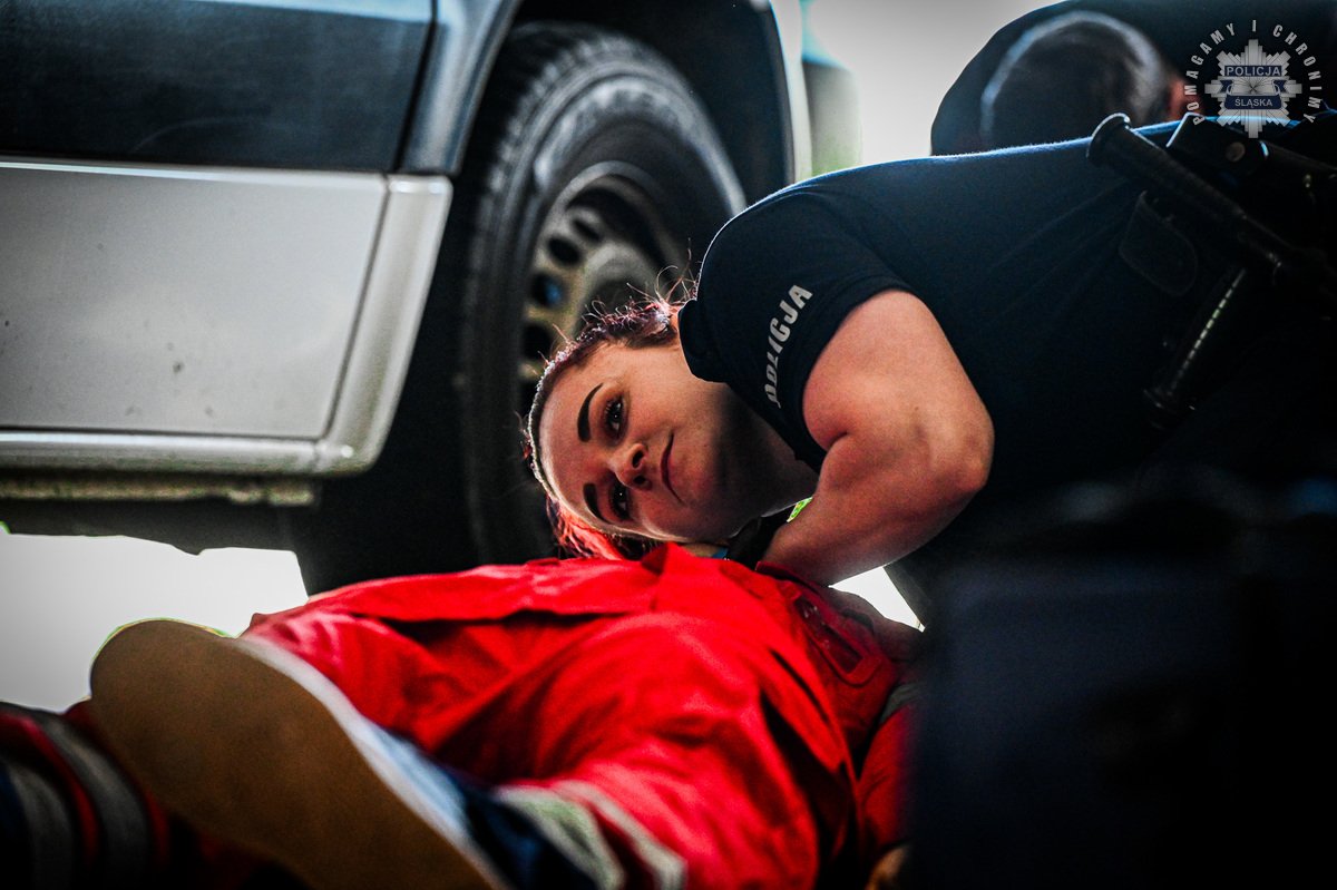 Policyjni medycy pokazali klasę! Katowice wygrywają wojewódzki etap 9