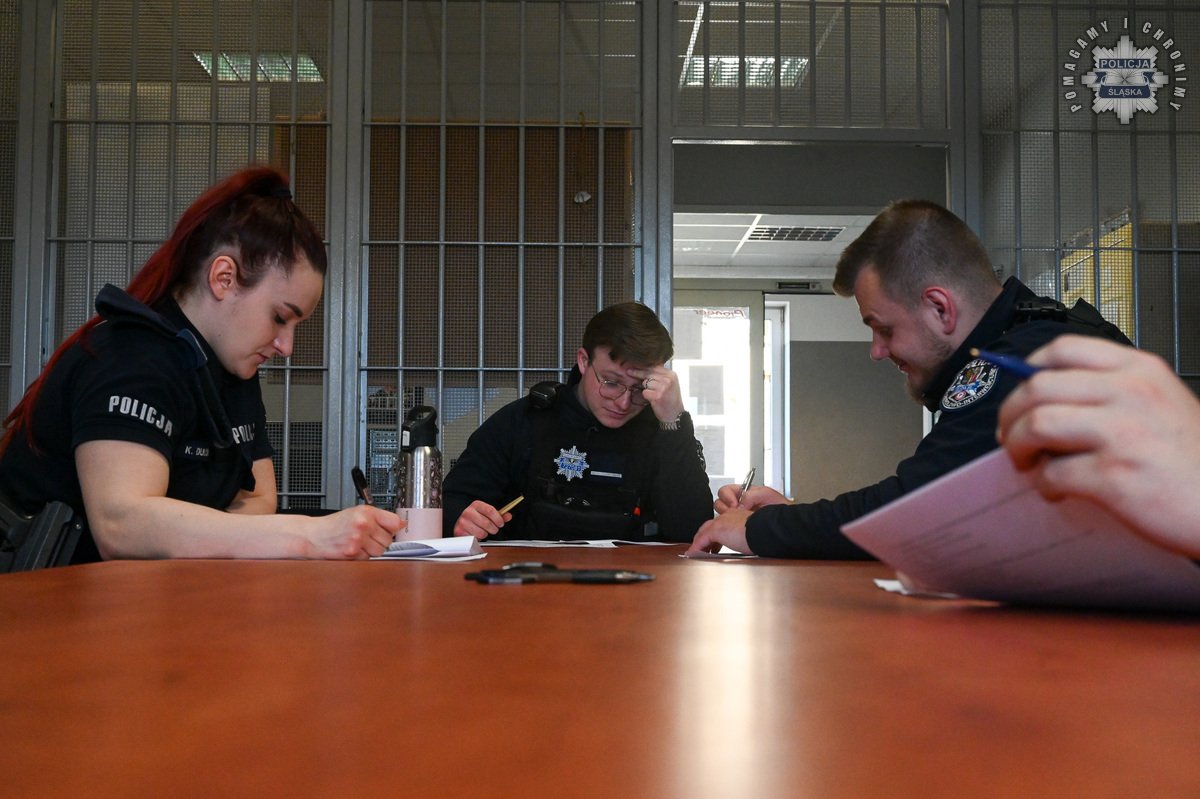 Policyjni medycy pokazali klasę! Katowice wygrywają wojewódzki etap 14