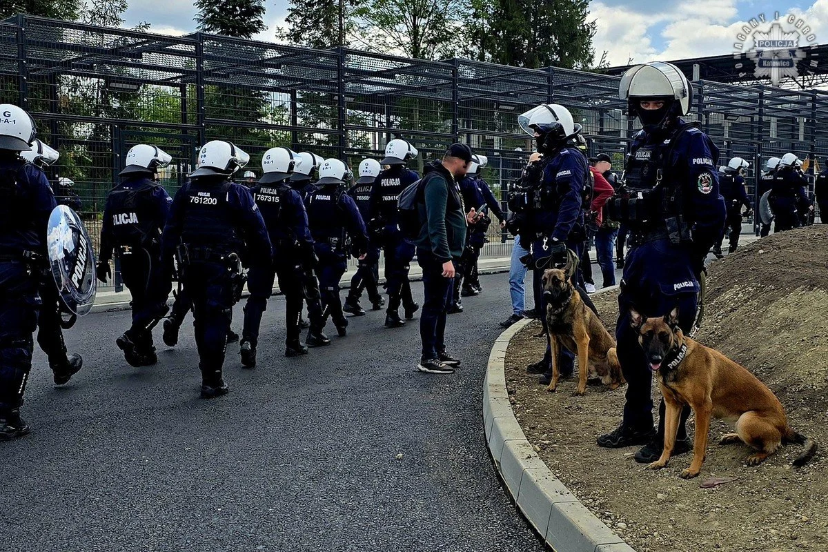 Policja zabezpieczyła mecz podwyższonego ryzyka. 4 osoby zatrzymane!