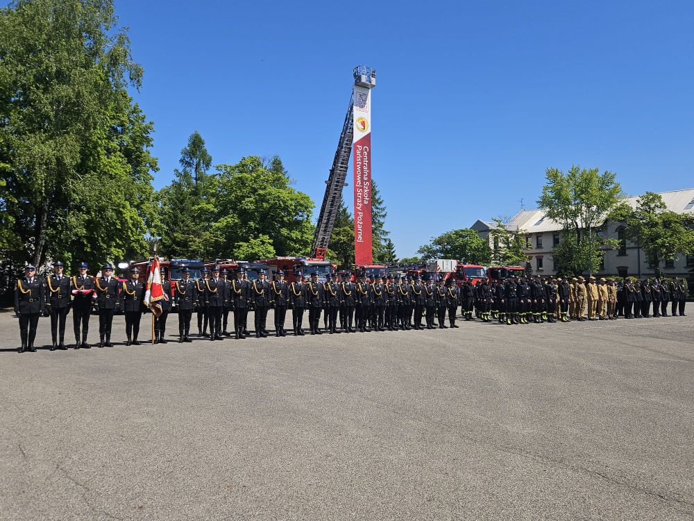 Śląski Komendant PSP na uroczystości Dnia Strażaka w Centralnej Szkole PSP 4