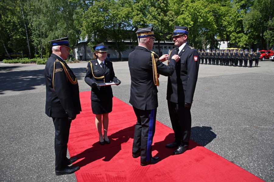 Śląski Komendant PSP na uroczystości Dnia Strażaka w Centralnej Szkole PSP 6