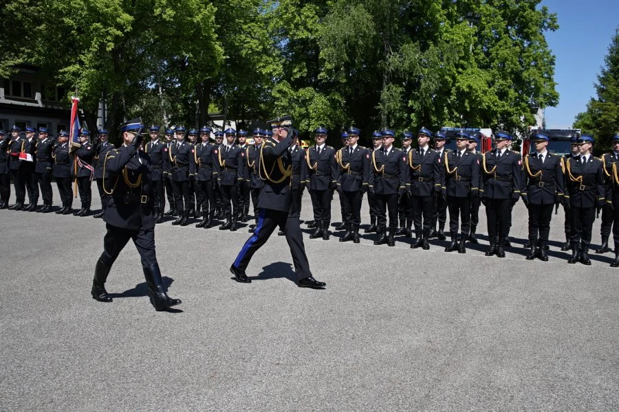 Śląski Komendant PSP na uroczystości Dnia Strażaka w Centralnej Szkole PSP