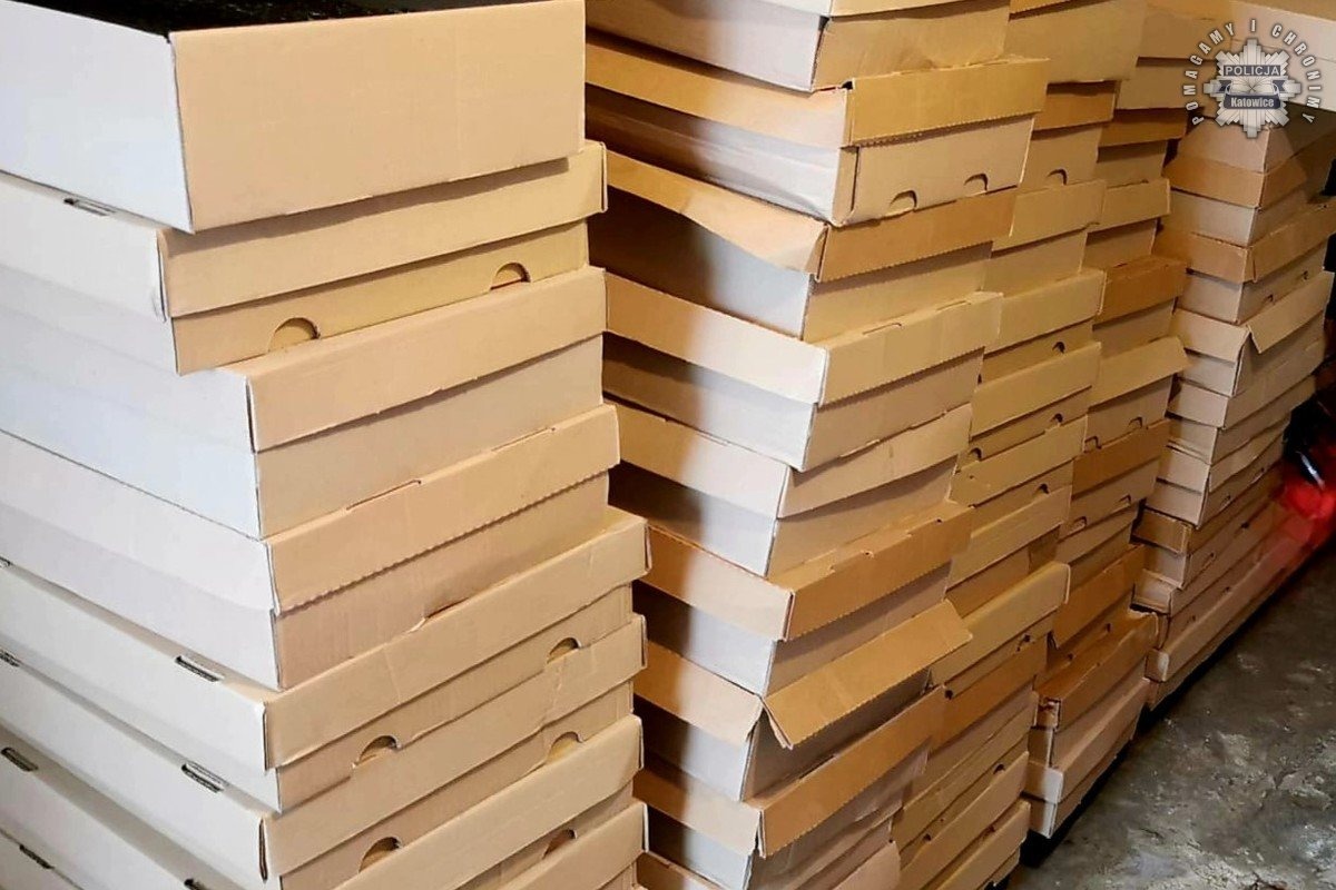 Zatrzymano 75-latka z kontrabandą. Papierosy i tytoń bez akcyzy za 700 tys. zł 1