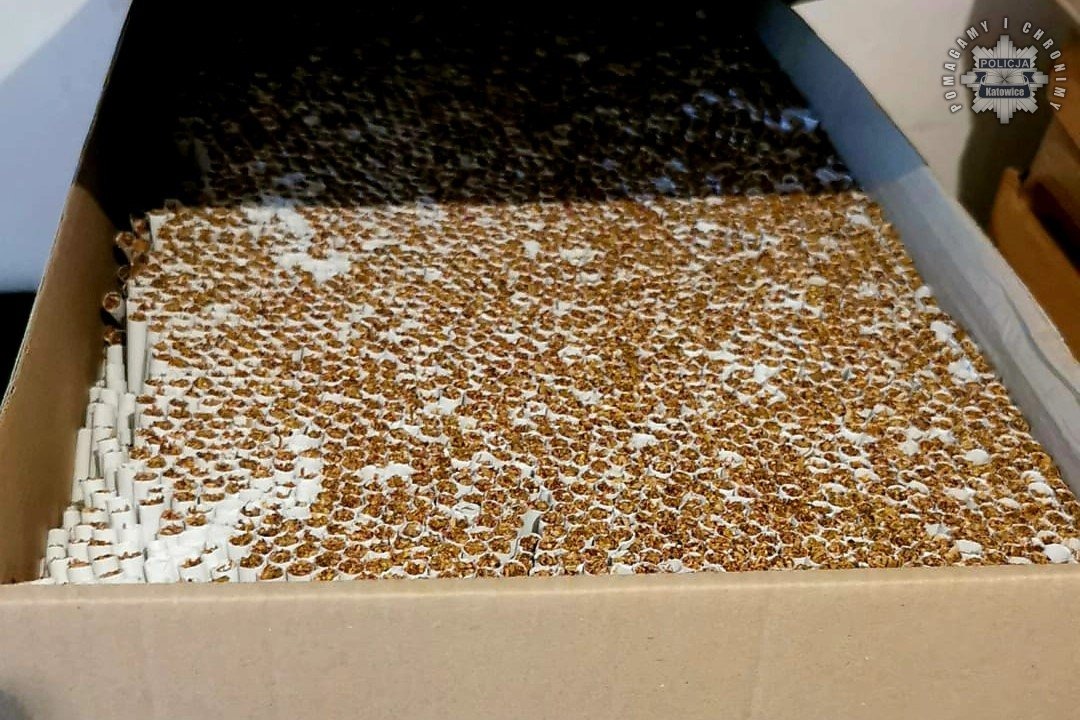 Zatrzymano 75-latka z kontrabandą. Papierosy i tytoń bez akcyzy za 700 tys. zł