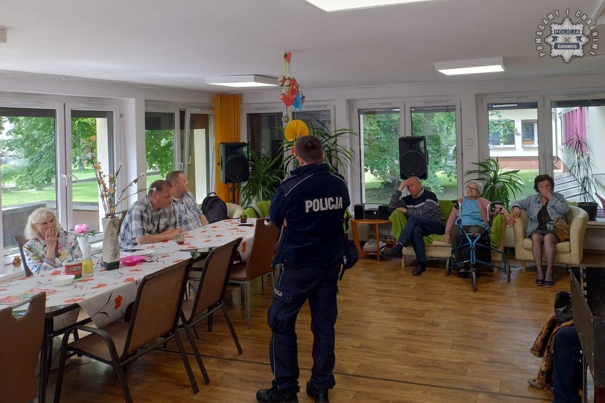 Bezpieczny dom na wakacje – dzielnicowi radzą, jak uniknąć włamania