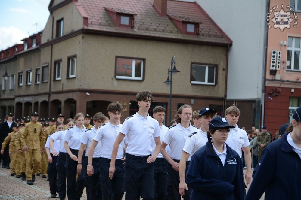 Uroczyste ślubowanie klas mundurowych i akcja Escape Truck na żorskim Rynku