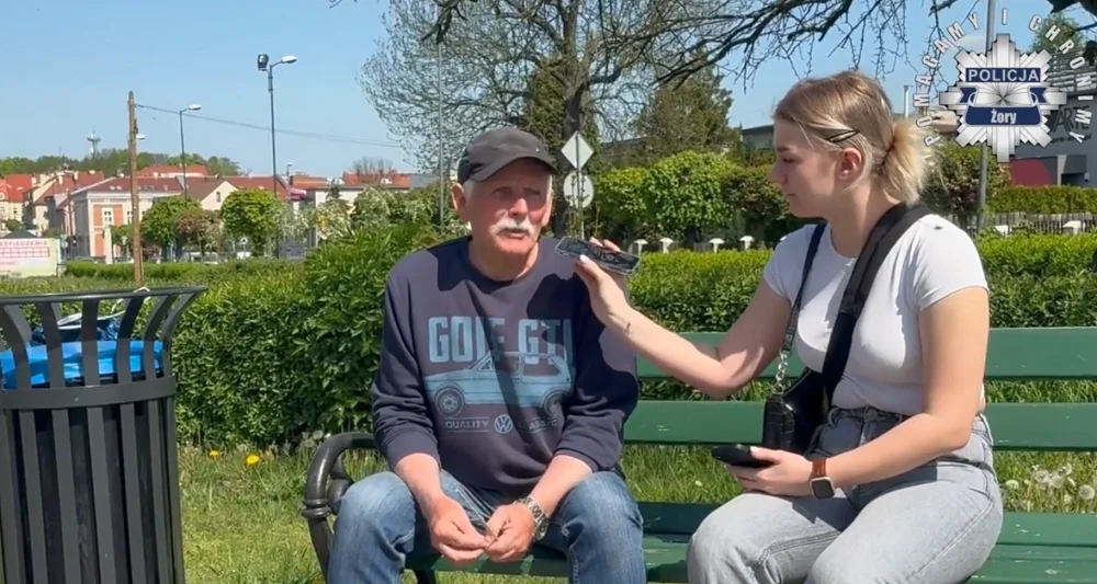 Uczniowie z Żor przeprowadzili sondę uliczną o poczuciu bezpieczeństwa i pracy Policji