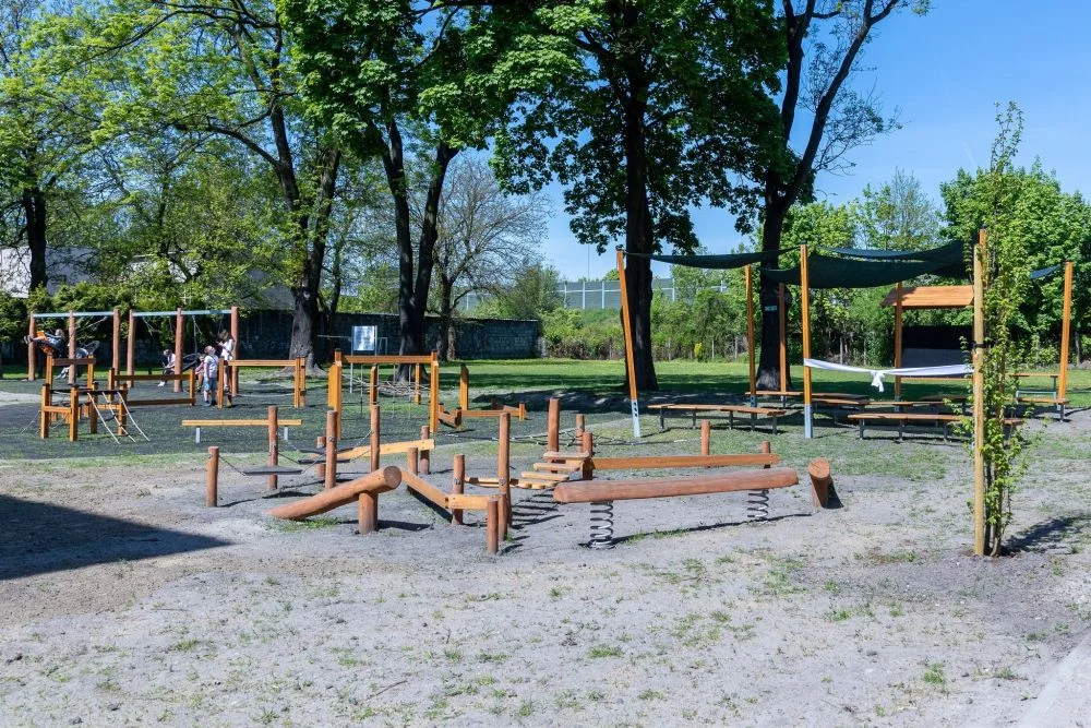 Radosna Oaza otwarta! Mieszkańcy mogą korzystać z tężni i placu zabaw