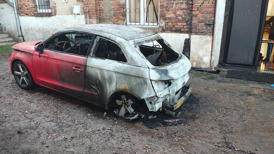 Pożar przy DOK Grzybowice, spłonął samochód