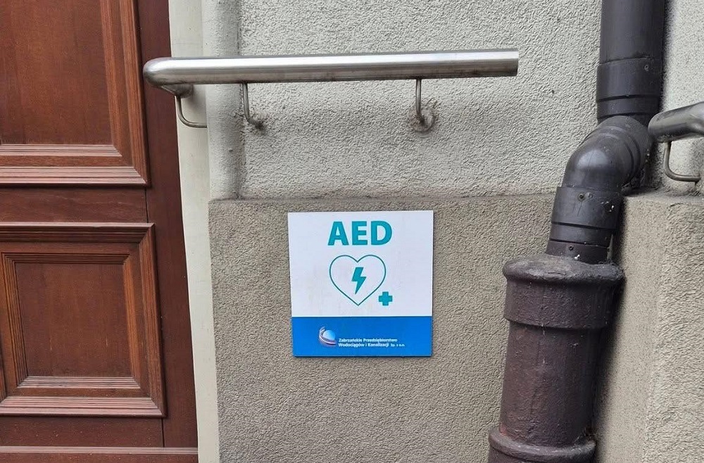 Ratuje życie i jest dostępny w Zabrzu – sprawdź, gdzie znajdziesz AED