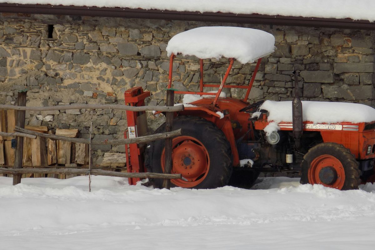 Części zamienne czy oryginalne do ciągnika rolniczego? Co naprawdę się opłaca?