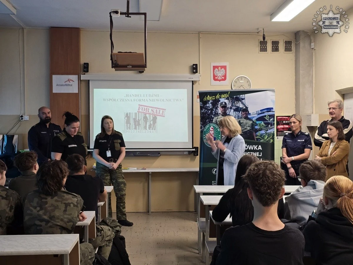 Świętochłowiccy policjanci edukują młodzież o zagrożeniach związanych z handlem ludźmi