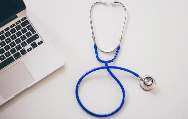 Telemedycyna a schorzenia dermatologiczne, jak przygotować się do konsultacji online