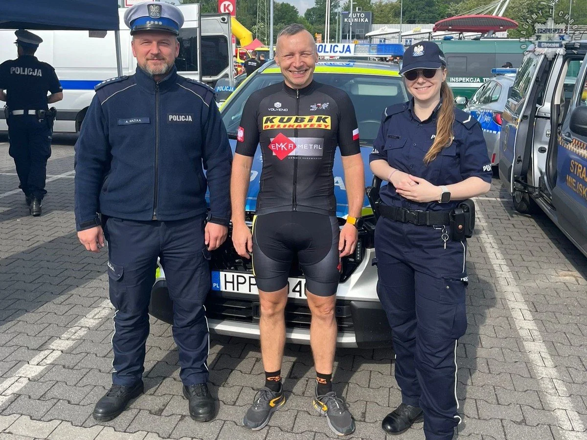 Świętochłowiccy policjanci wspierają akcję charytatywną "Ja Jadę, Ty Pomagasz"