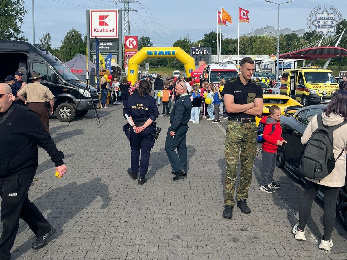 Chorzowscy policjanci wspierają akcję charytatywną "Ja Jadę, Ty Pomagasz"