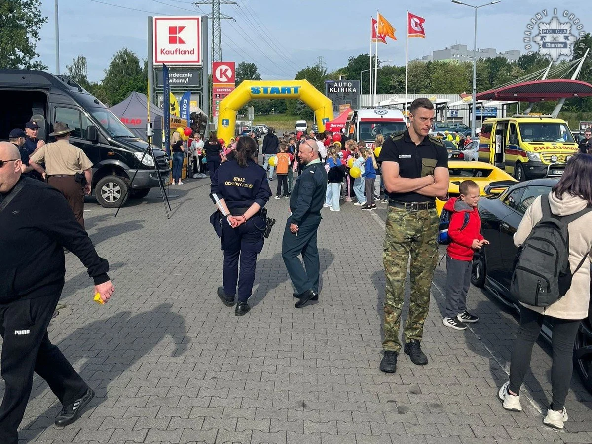 Chorzowscy policjanci wspierają akcję charytatywną "Ja Jadę, Ty Pomagasz"