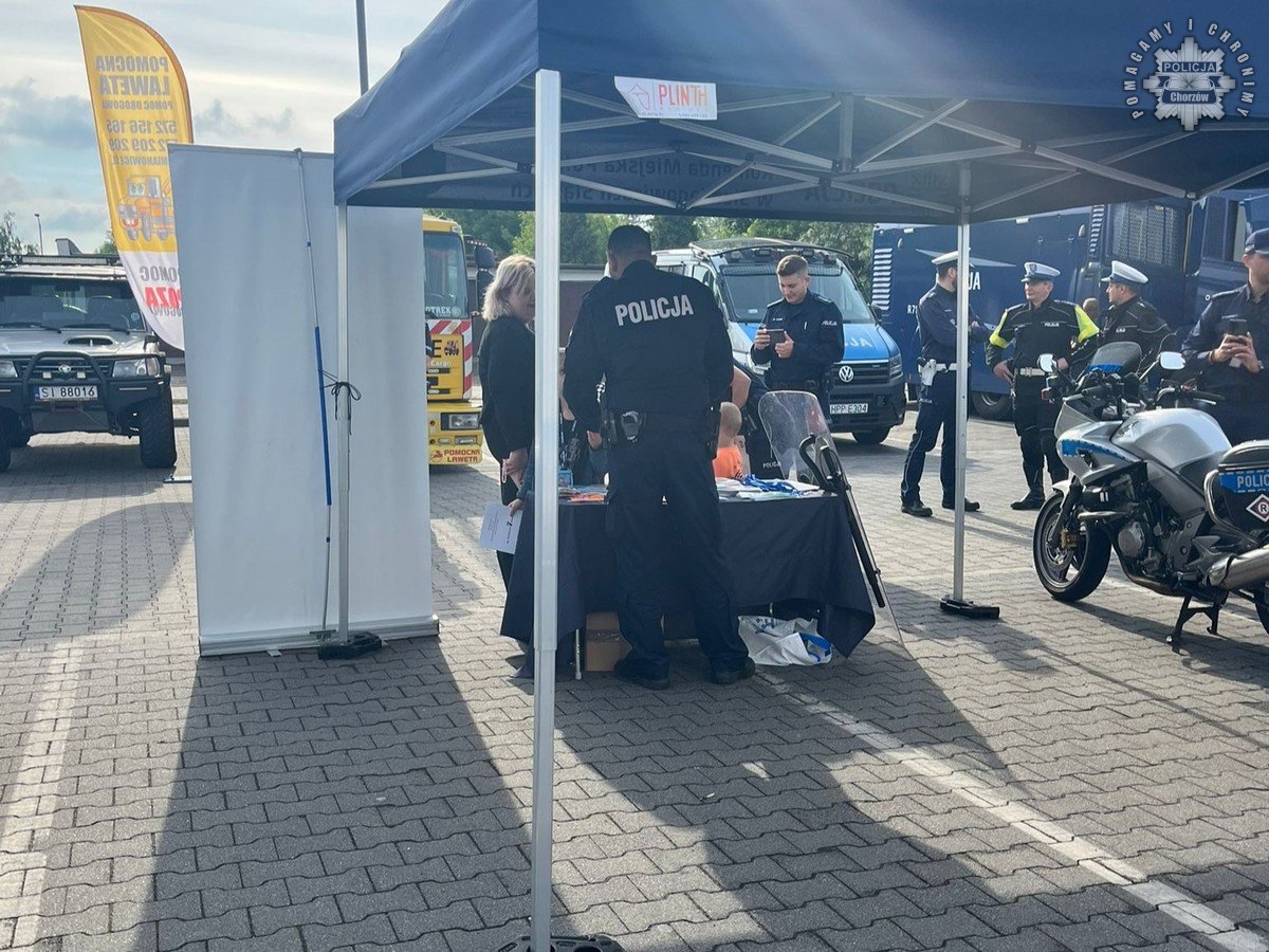 Świętochłowiccy policjanci wspierają akcję charytatywną "Ja Jadę, Ty Pomagasz"